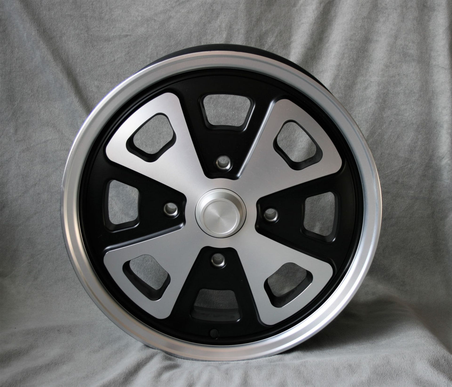 Jantes 5.5x15 Maxilite Furação 4x130 Preto